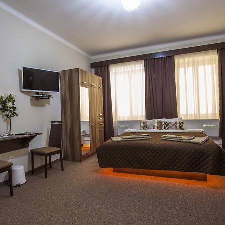 Luxury Air-Conditioned Rooms In Old Town Bratislava Eksteriør billede