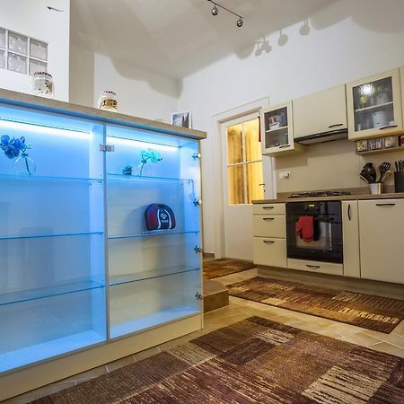 Luxury Air-Conditioned Rooms In Old Town Bratislava Eksteriør billede