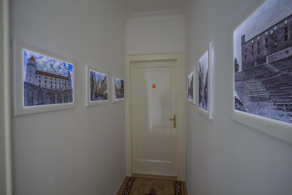 Luxury Air-Conditioned Rooms In Old Town Bratislava Eksteriør billede