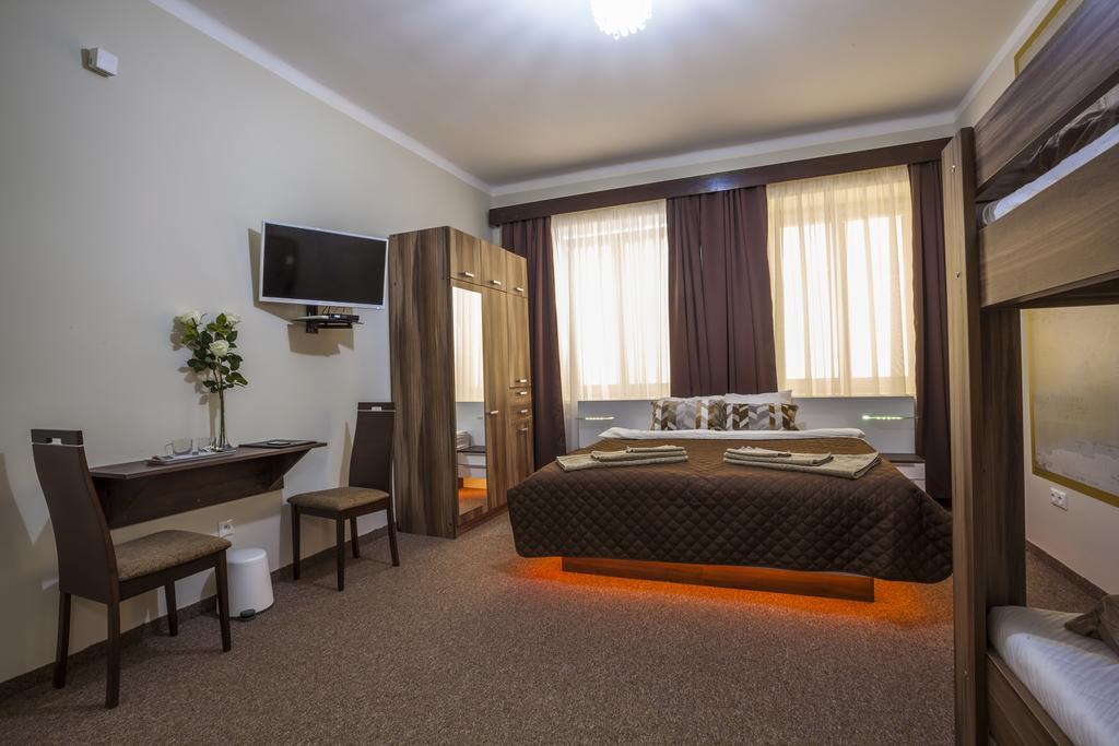 Luxury Air-Conditioned Rooms In Old Town Bratislava Eksteriør billede