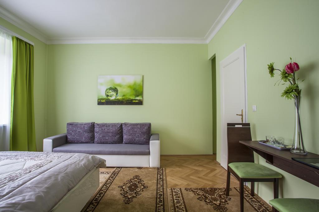 Luxury Air-Conditioned Rooms In Old Town Bratislava Eksteriør billede