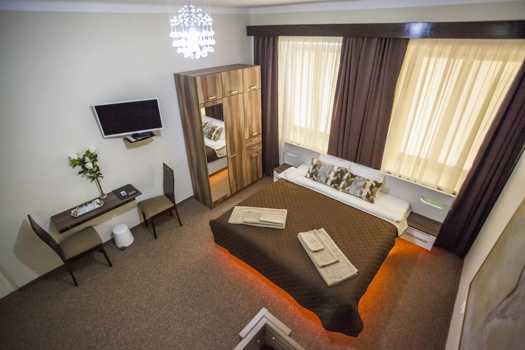 Luxury Air-Conditioned Rooms In Old Town Bratislava Eksteriør billede