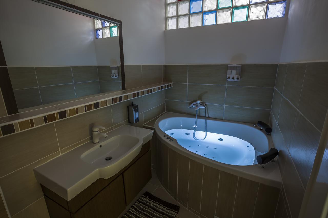 Luxury Air-Conditioned Rooms In Old Town Bratislava Eksteriør billede